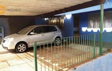 Imagem: A casa possui 3 Dormitórios, 3 Banheiros, 4 Vagas na garagem