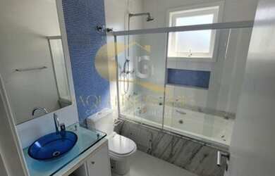 Imagem: A casa em condomínio possui 4 Dormitórios, 5 Banheiros, 4