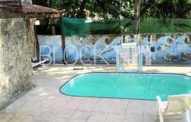 Imagem: A casa possui 3 Dormitórios, 3 Banheiros, 3 Vagas na garagem