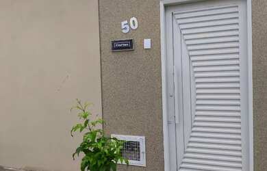 Imagem: A casa possui 2 Dormitórios, 1 Banheiro, 1 Vaga na garagem