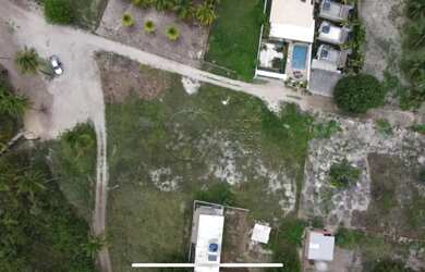 Imagem: O terreno possui 12m² de Área e está localizado em Porto