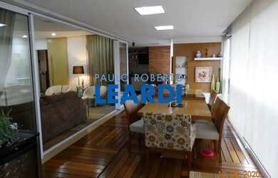 Imagem: O apartamento possui 3 Dormitórios, 5 Banheiros, 3 Vagas na