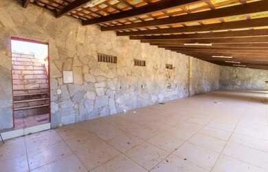 Imagem: A casa possui 3 Dormitórios, 4 Banheiros e 685m² de Área