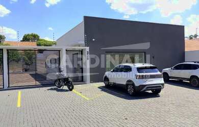 Imagem: O depósito possui 2 Vagas na garagem, 19m² de Área e está