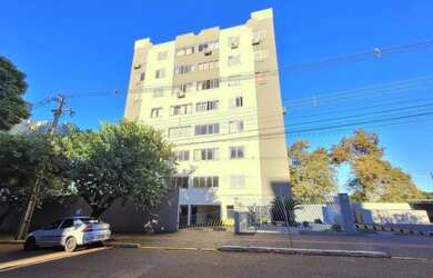 Imagem: O apartamento possui 3 Dormitórios, 1 Banheiro, 1 Vaga na garagem