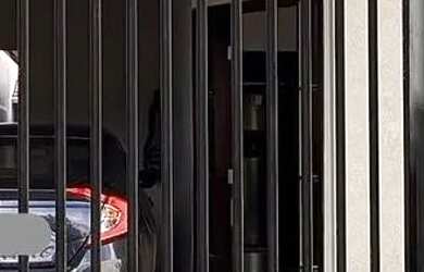 Imagem: A casa possui 3 Dormitórios, 2 Banheiros e 2 Vagas na garagem