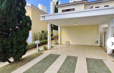 Imagem: A casa em condomínio possui 3 Dormitórios, 3 Banheiros, 2