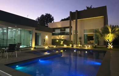 Imagem: A casa em condomínio possui 4 Dormitórios, 5 Banheiros, 4