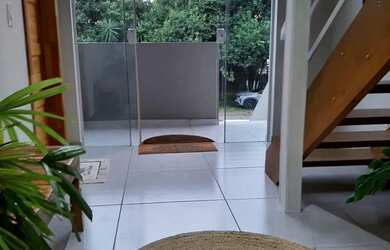 Imagem: A casa possui 1 Dormitório, 1 Banheiro, 1 Vaga na garagem