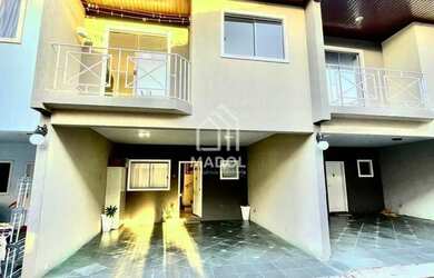 Imagem: A casa possui 3 Dormitórios, 2 Banheiros, 2 Vagas na garagem