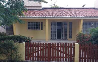 Imagem: A casa possui 2 Dormitórios, 2 Banheiros, 1 Vaga na garagem