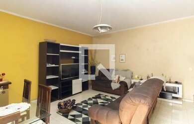 Imagem: A casa possui 2 Dormitórios, 3 Banheiros, 2 Vagas na garagem