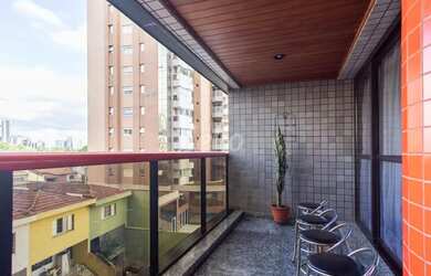 Imagem: O apartamento possui 4 Dormitórios, 3 Banheiros, 3 Vagas na