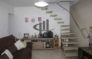 Imagem: A casa possui 4 Dormitórios, 2 Banheiros, 3 Vagas na garagem