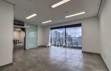 Imagem: O depósito possui 2 Vagas na garagem, 180m² de Área e está