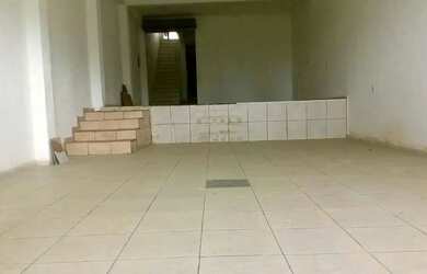 Imagem: O depósito possui 5 Vagas na garagem, 540m² de Área e está