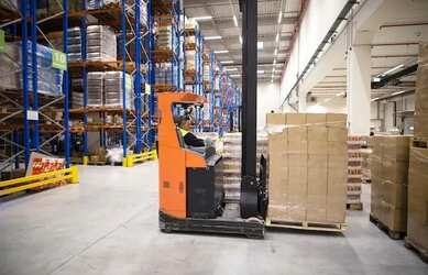 Imagem: O depósito possui 5 Vagas na garagem, 1.500m² de Área e