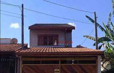 Imagem: A casa possui 2 Dormitórios, 1 Banheiro, 2 Vagas na garagem