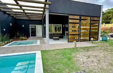 Imagem: A casa em condomínio possui 3 Dormitórios, 3 Banheiros, 4