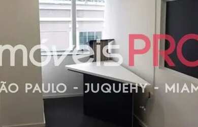 Imagem: O depósito para alugar possui 4 Vagas na garagem e 424m² de