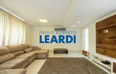 Imagem: A casa possui 4 Dormitórios, 5 Banheiros, 5 Vagas na garagem