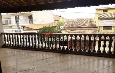 Imagem: A casa possui 3 Dormitórios, 2 Banheiros, 2 Vagas na garagem