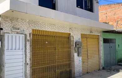 Imagem: A casa possui 3 Dormitórios, 1 Banheiro, 2 Vagas na garagem