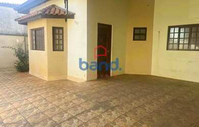 Imagem: A casa possui 3 Dormitórios, 3 Banheiros, 3 Vagas na garagem