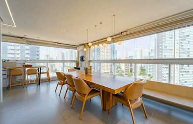 Imagem: O apartamento possui 4 Dormitórios, 5 Banheiros, 5 Vagas na