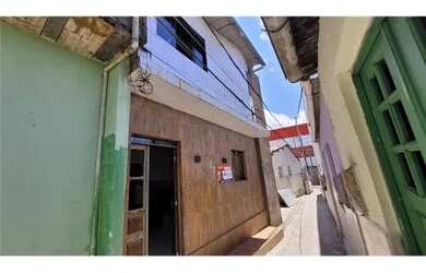 Imagem: A casa possui 2 Dormitórios, 1 Banheiro e está localizado