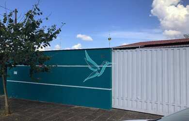 Imagem: A casa possui 3 Dormitórios, 3 Banheiros, 4 Vagas na garagem