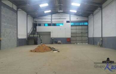 Imagem: O depósito possui 5 Vagas na garagem, 750m² de Área e está