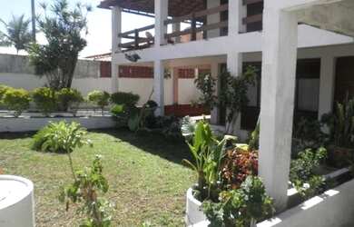 Imagem: A casa possui 3 Dormitórios, 2 Banheiros, 2 Vagas na garagem