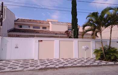 Imagem: A casa possui 5 Dormitórios, 5 Banheiros, 5 Vagas na garagem