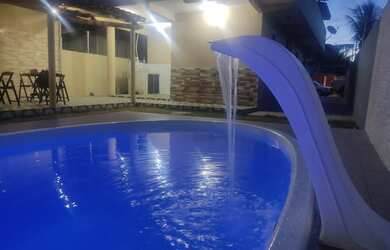 Imagem: A casa possui 2 Dormitórios, 3 Banheiros, 4 Vagas na garagem