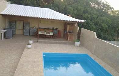 Imagem: A casa possui 3 Dormitórios, 4 Banheiros, 5 Vagas na garagem