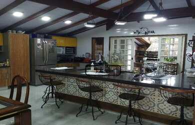 Imagem: A casa possui 2 Dormitórios, 3 Banheiros, 1 Vaga na garagem