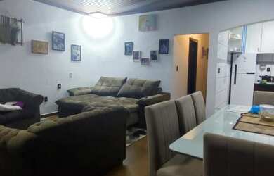 Imagem: A casa possui 4 Dormitórios, 3 Banheiros, 3 Vagas na garagem