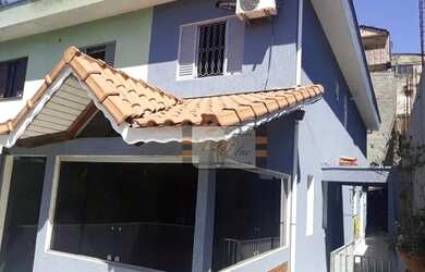 Imagem: A casa possui 3 Dormitórios, 3 Banheiros, 4 Vagas na garagem