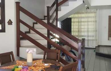 Imagem: A casa em condomínio possui 5 Dormitórios, 4 Banheiros, 3