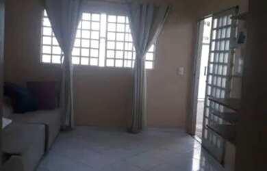 Imagem: A casa possui 2 Dormitórios, 1 Banheiro, 1 Vaga na garagem