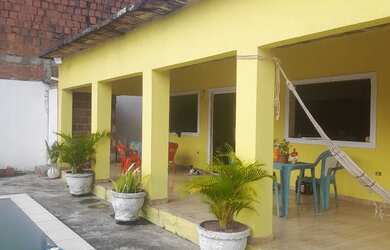 Imagem: A casa possui 3 Dormitórios, 3 Banheiros, 380m² de Área e