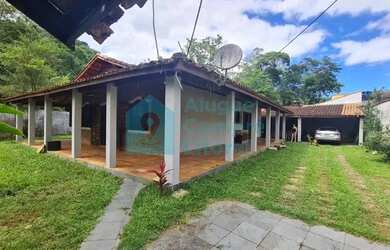 Imagem: A casa em condomínio possui 4 Dormitórios, 3 Banheiros, 4