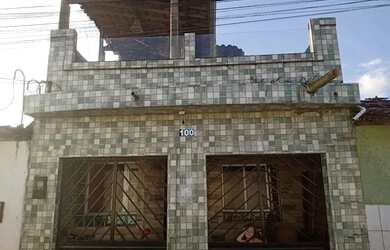 Imagem: A casa possui 3 Dormitórios, 2 Banheiros e está localizado