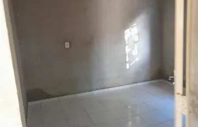 Imagem: A casa possui 2 Dormitórios, 1 Banheiro, 4 Vagas na garagem