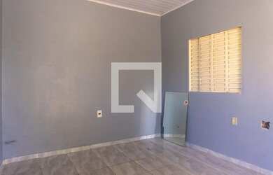 Imagem: A casa possui 3 Dormitórios, 1 Banheiro, 1 Vaga na garagem