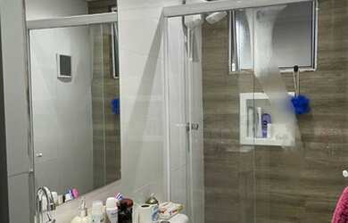 Imagem: O apartamento possui 2 Dormitórios, 1 Banheiro, 1 Vaga na garagem