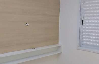 Imagem: O apartamento possui 2 Dormitórios, 1 Banheiro, 1 Vaga na garagem