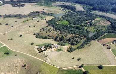 Imagem: O terreno possui 10.000m² de Área e está localizado em Planalto
