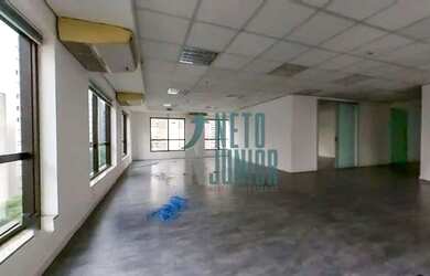 Imagem: O depósito possui 5 Vagas na garagem, 227m² de Área e está